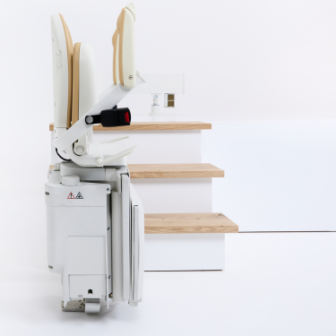 Acorn Stairlift Retracted 475x351